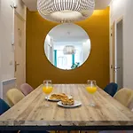 Usandizaga Apartment, Second Line Beach, Free Parking Appartement